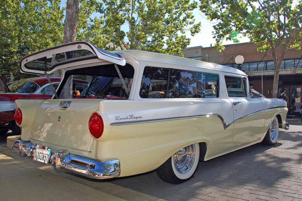 Ford del Rio Wagon 1957