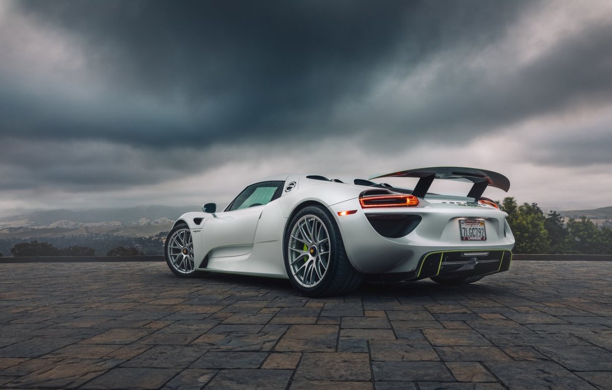Порше 918 белый