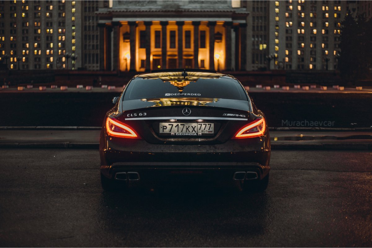 Mercedes Benz CLS 63 AMG ночью Москва