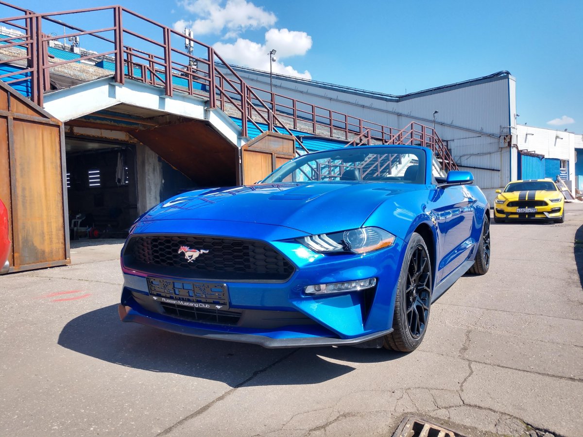 Mustang 2021 синий