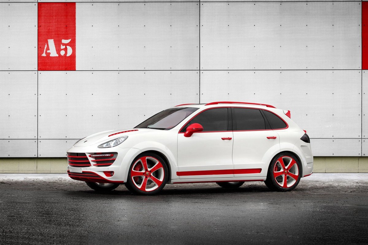 Porsche Cayenne красный на белых дисках