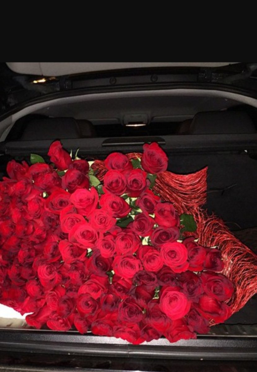 Букет цветов в багажнике