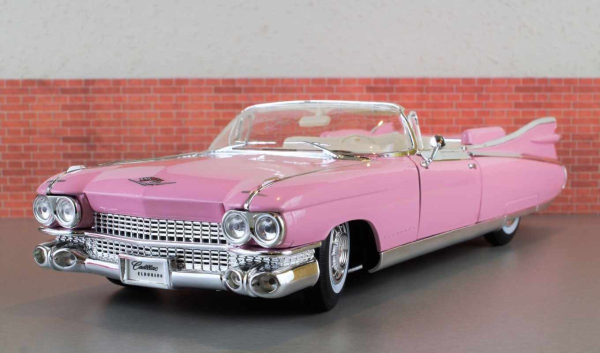 Cadillac Eldorado розовый