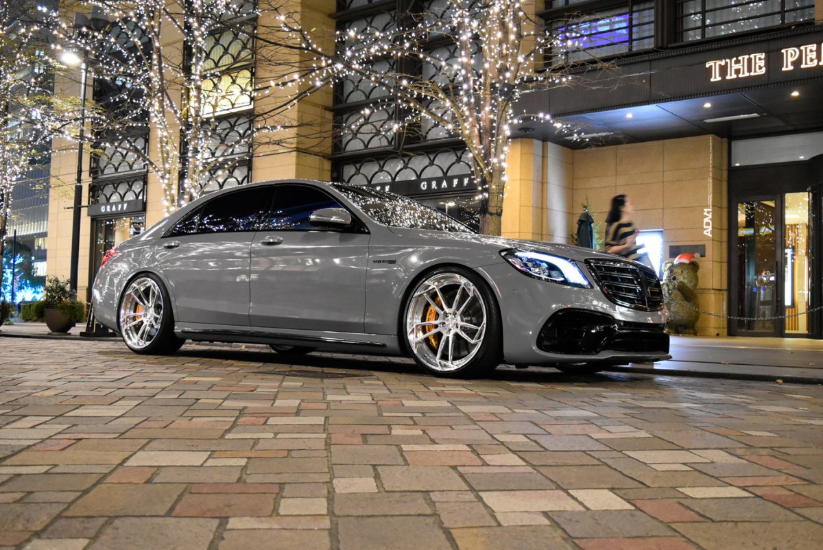 Mercedes AMG gt 63 s Gray