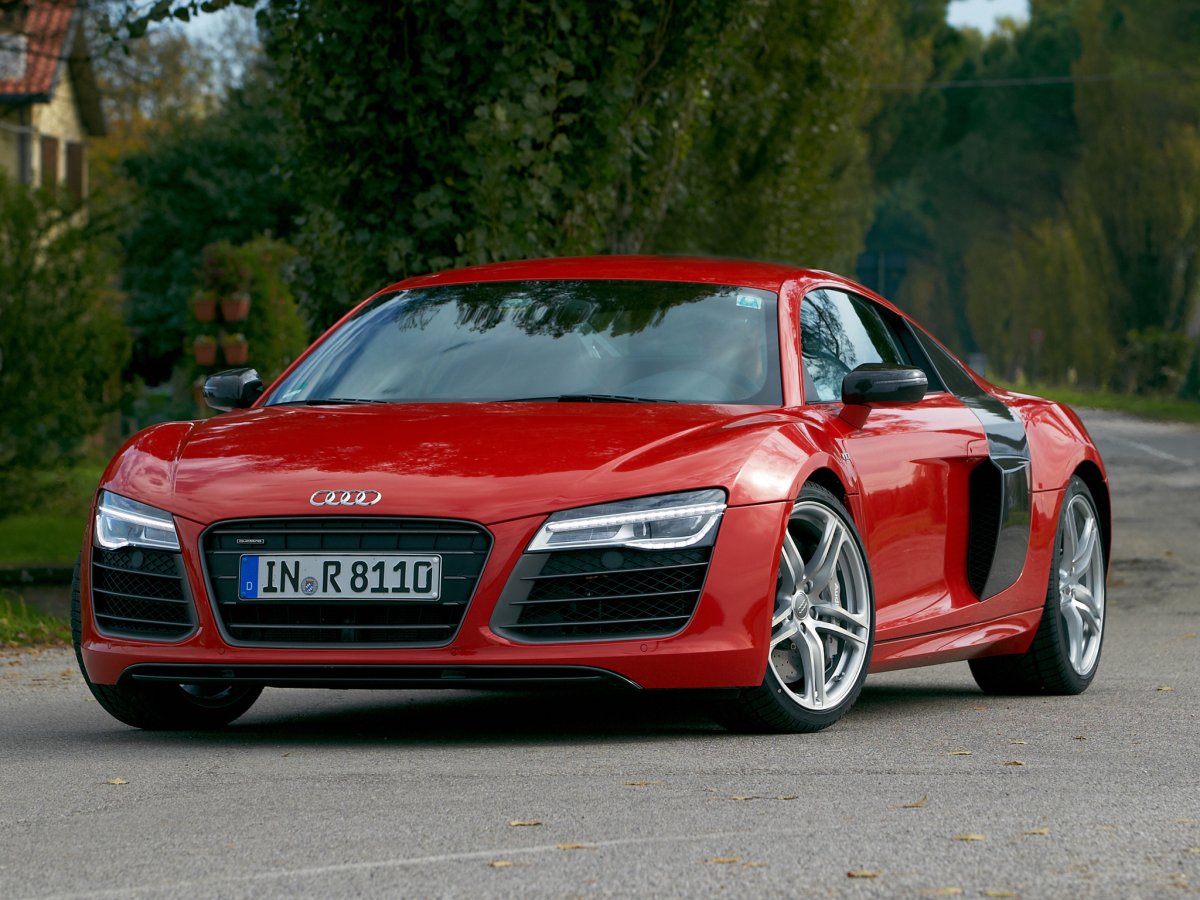 Audi r8 v10 2012 Red