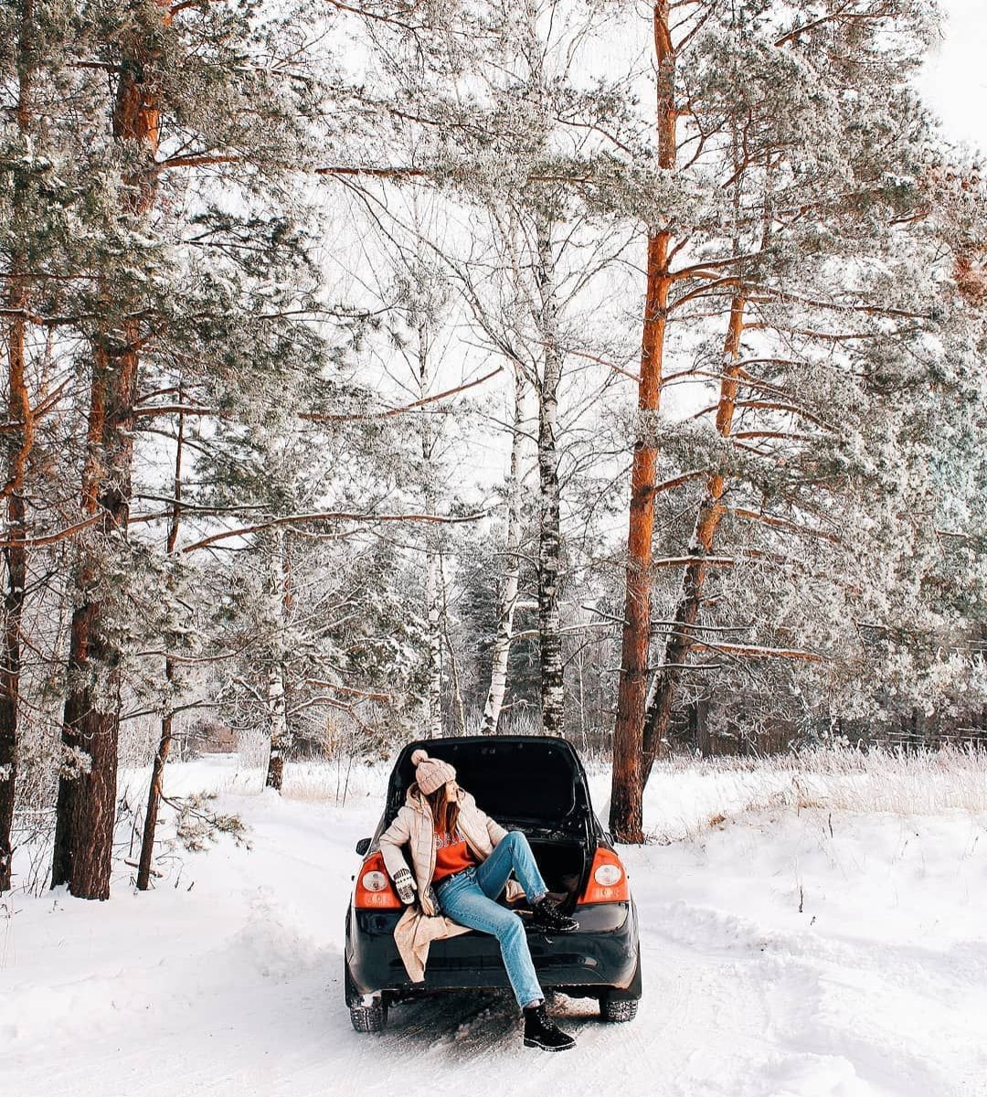 Зимняя фотосессия в лесу с машиной