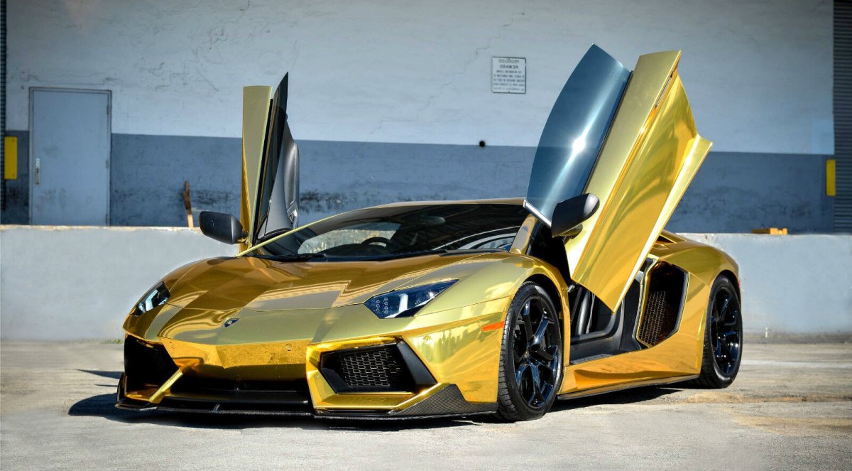 Золотой Lamborghini авентадор