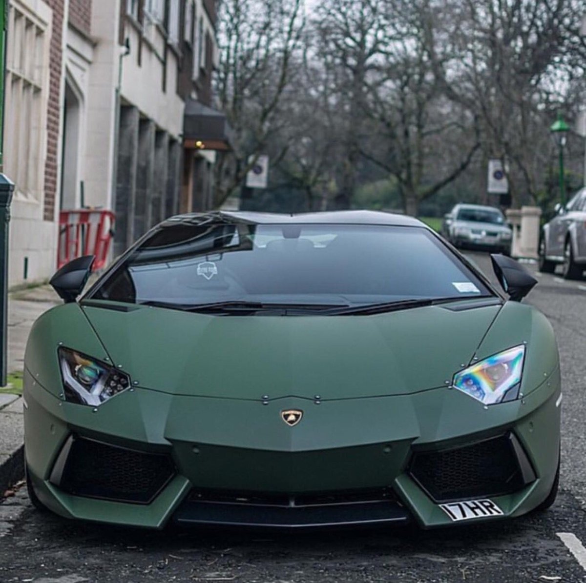 Lamborghini Aventador зеленый