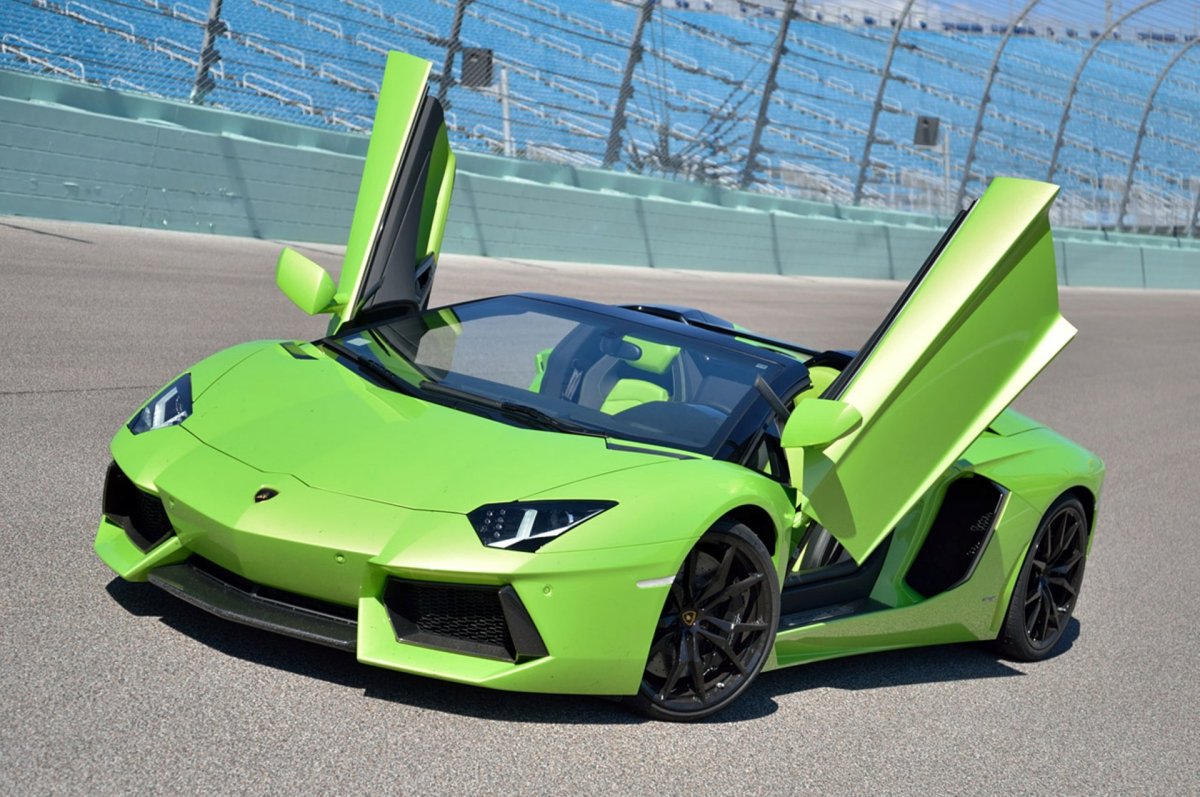 Lamborghini Aventador зеленый
