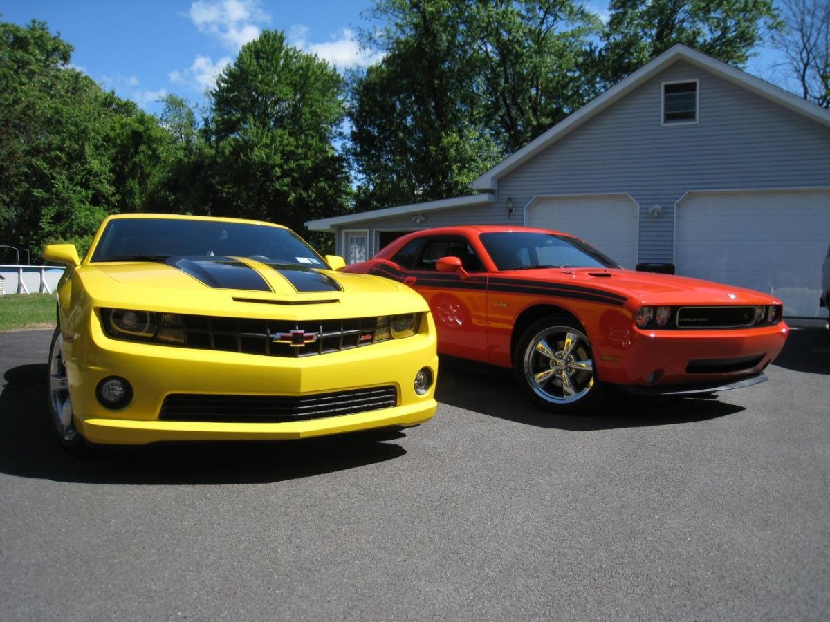 Dodge Challenger и Chevrolet Camaro