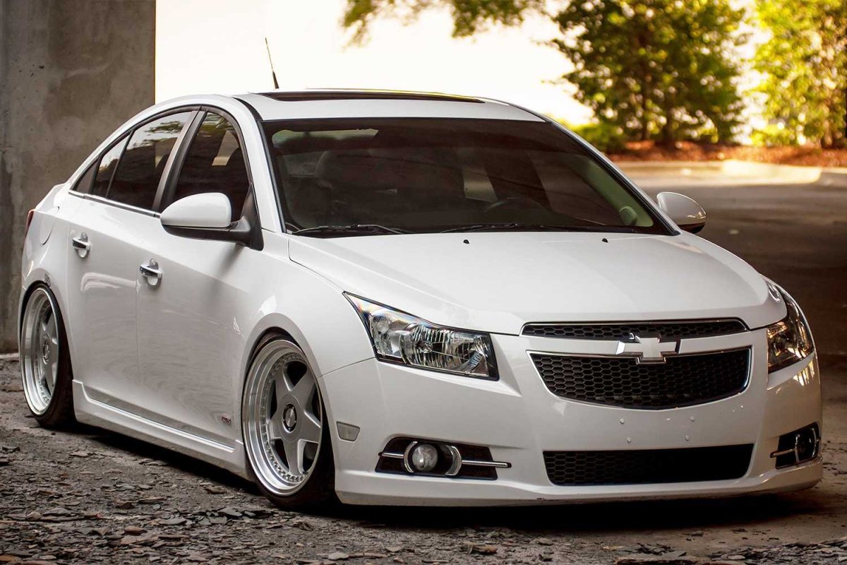 Chevrolet Cruze stance