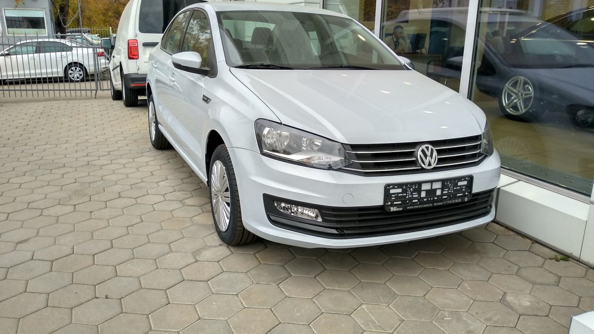 Volkswagen Polo белый металлик