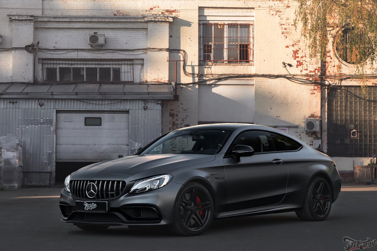 Mercedes s63 AMG Coupe черный матовый
