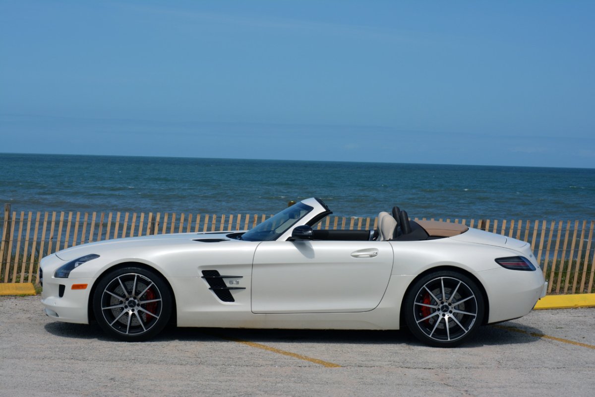 Mercedes Convertible SLS AMG