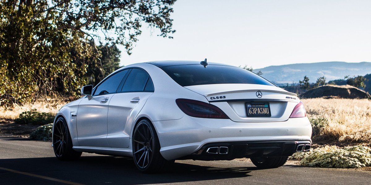 Мерседес банан CLS 63 AMG