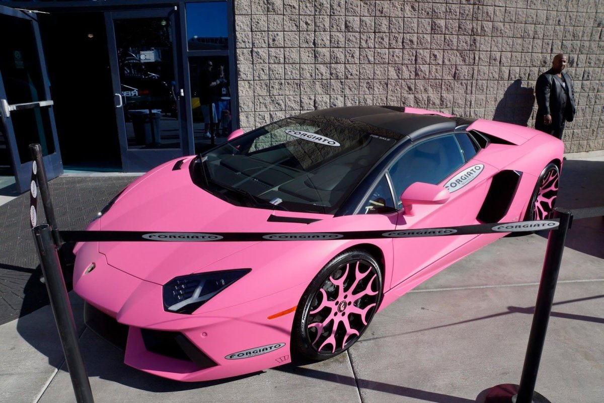 Машина Ламборджини авентадор розовая
