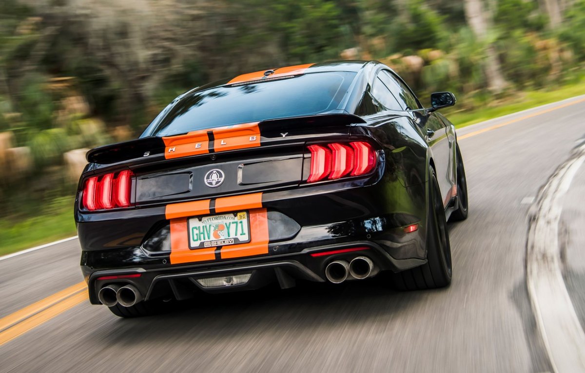 Ford Mustang Shelby сзади