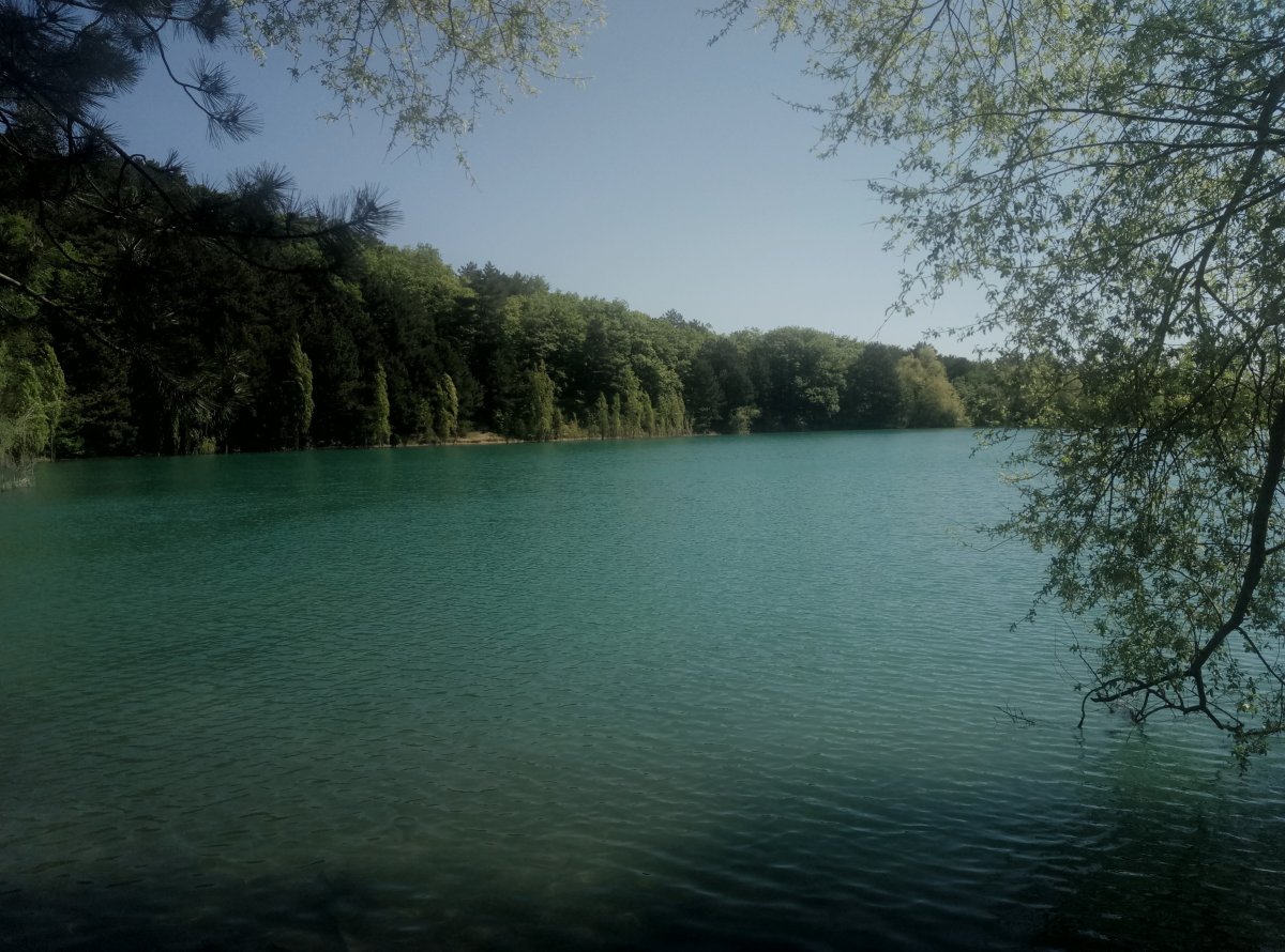 Озеро Кастель осенью