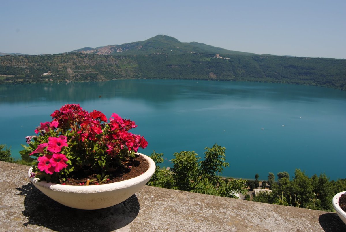 Озеро Неми Италия