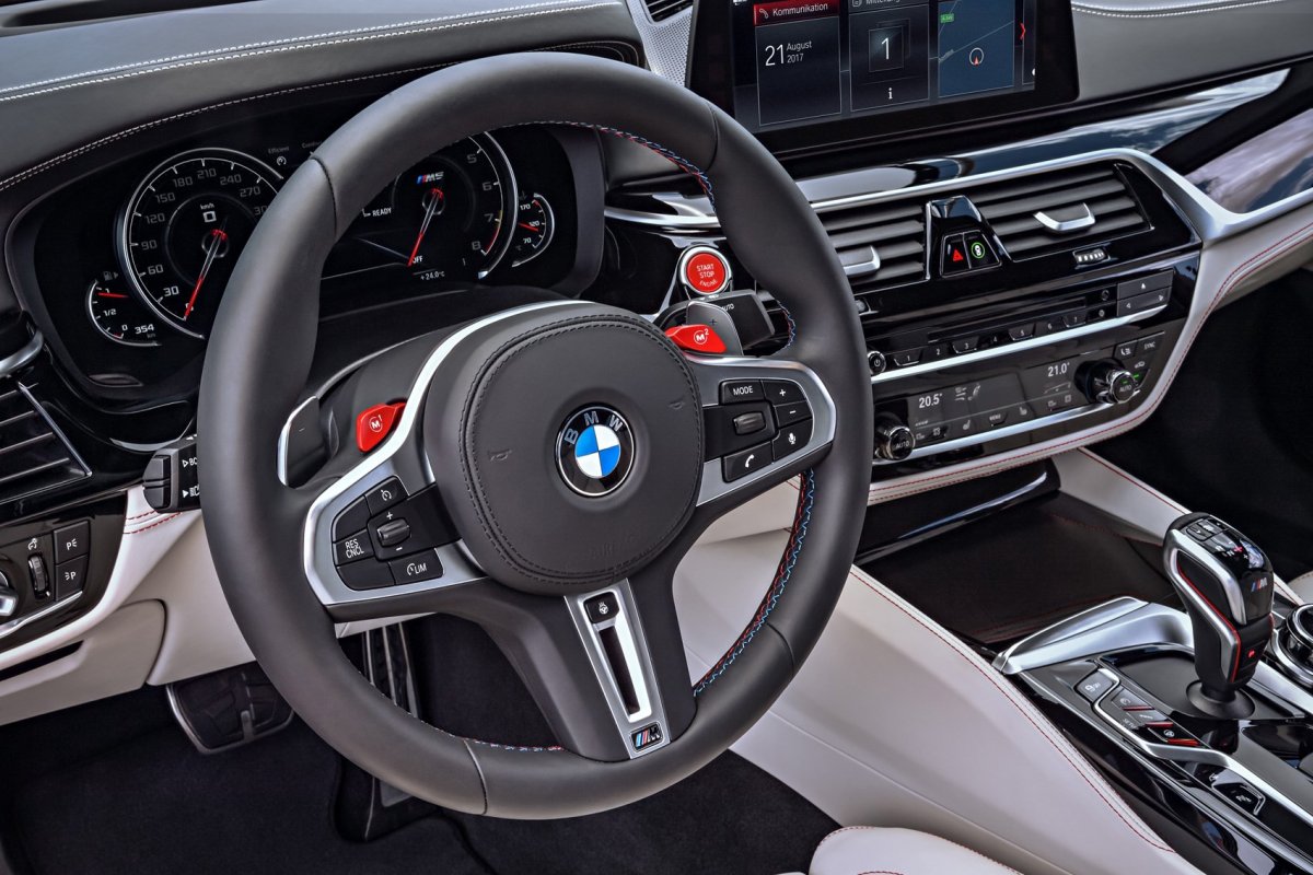 BMW 5 f90 салон