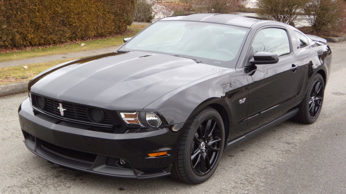 Ford Mustang v 2012