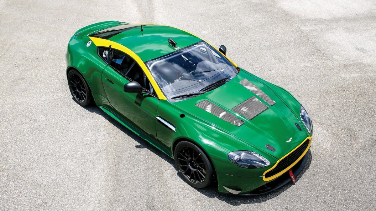 Aston Martin v8 Vantage gt4