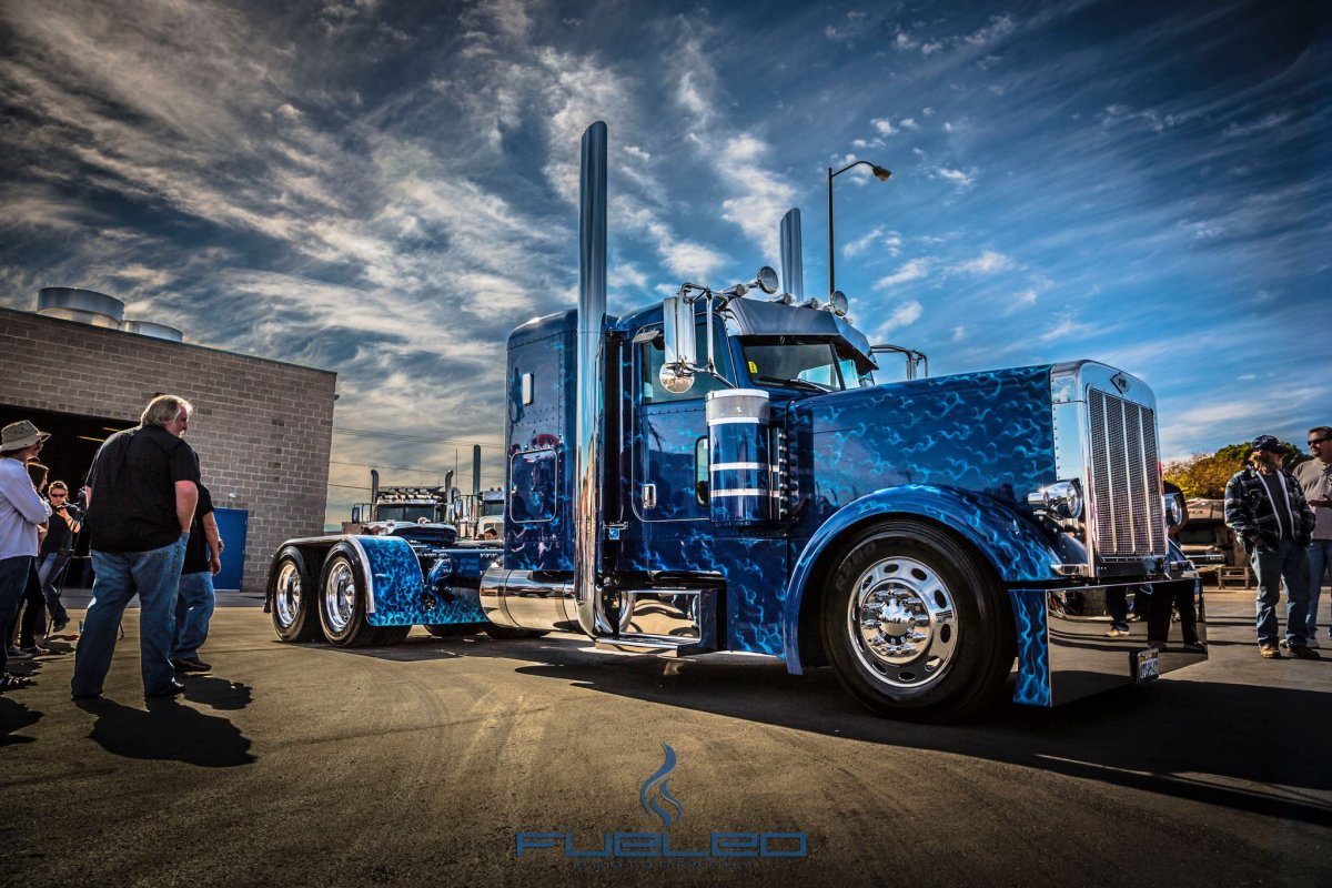 Blue Peterbilt 379