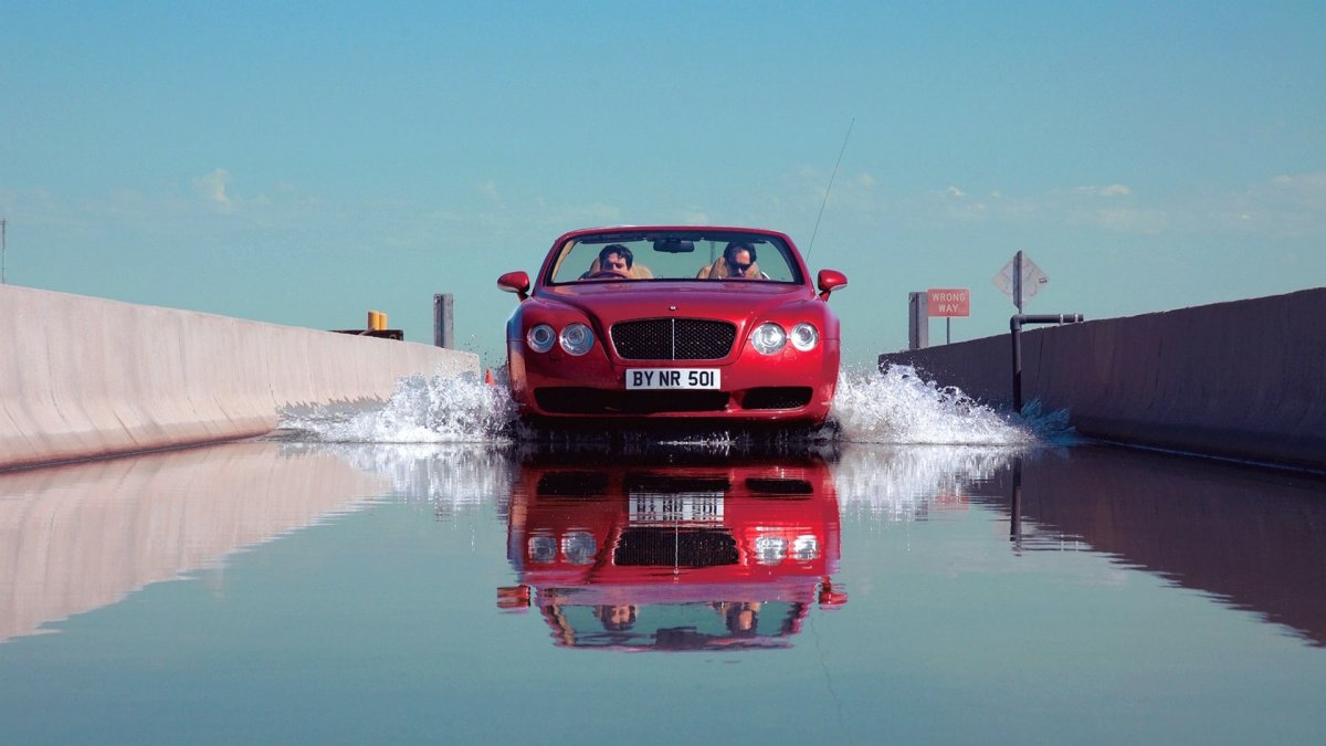 Автомобиль из воды