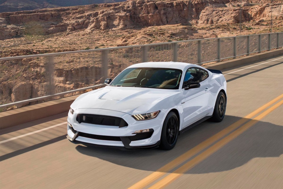 Ford Mustang 2022 White