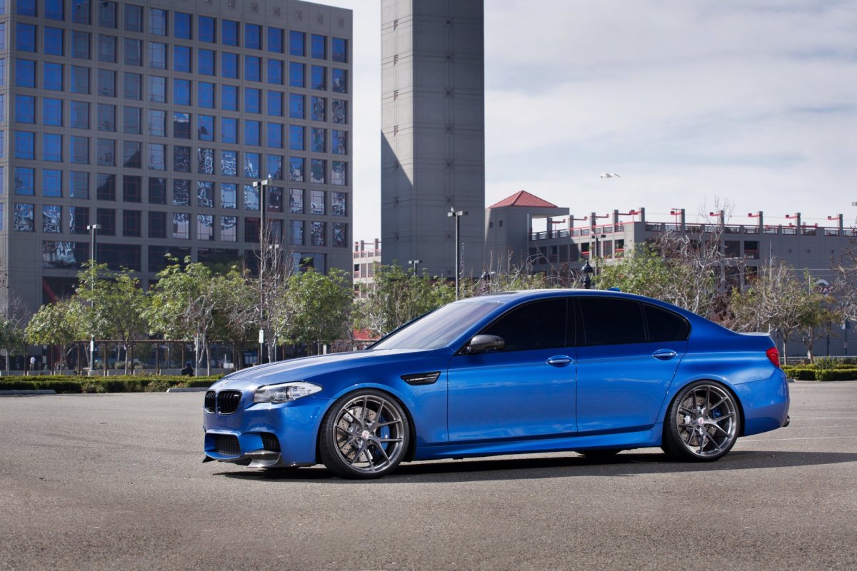 BMW m5 f10 синяя