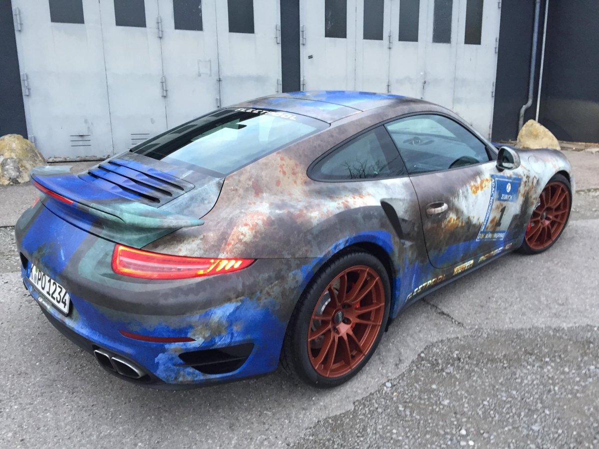 Porsche 911 в пленке