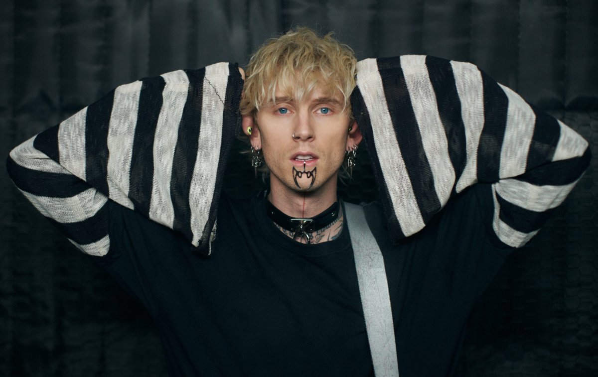 Machine Gun Kelly - mainstream Sellout (2022)