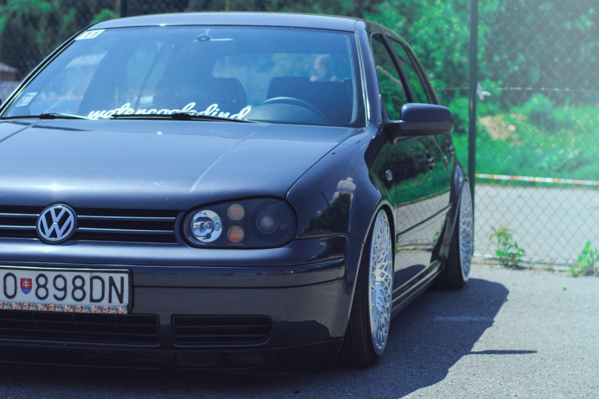 VW Passat r32