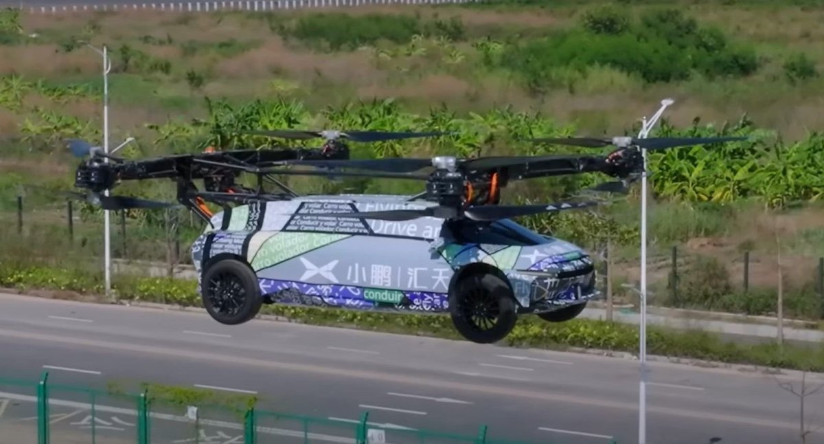 Испытания летающего автомобиля