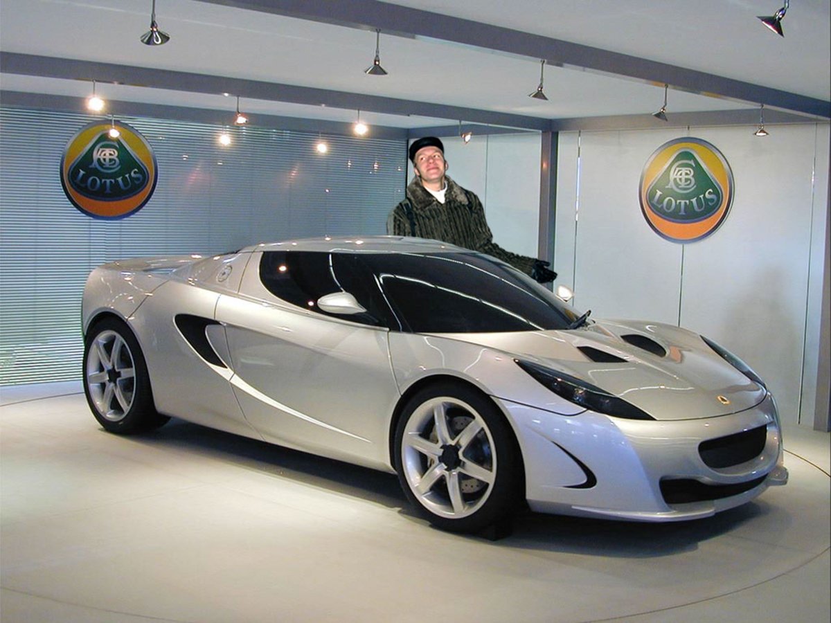Lotus машина 2000