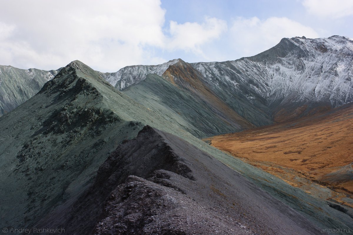 Цветные горы Алтай хребет драконы