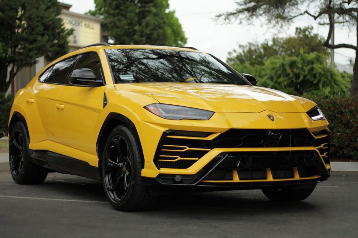 Lamborghini Urus 2020 желтый