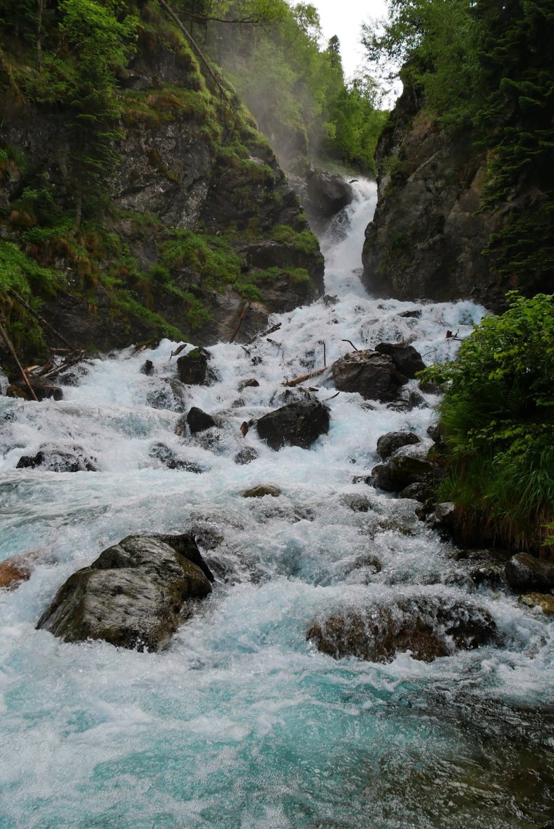 Водопад на реке белой Архыз