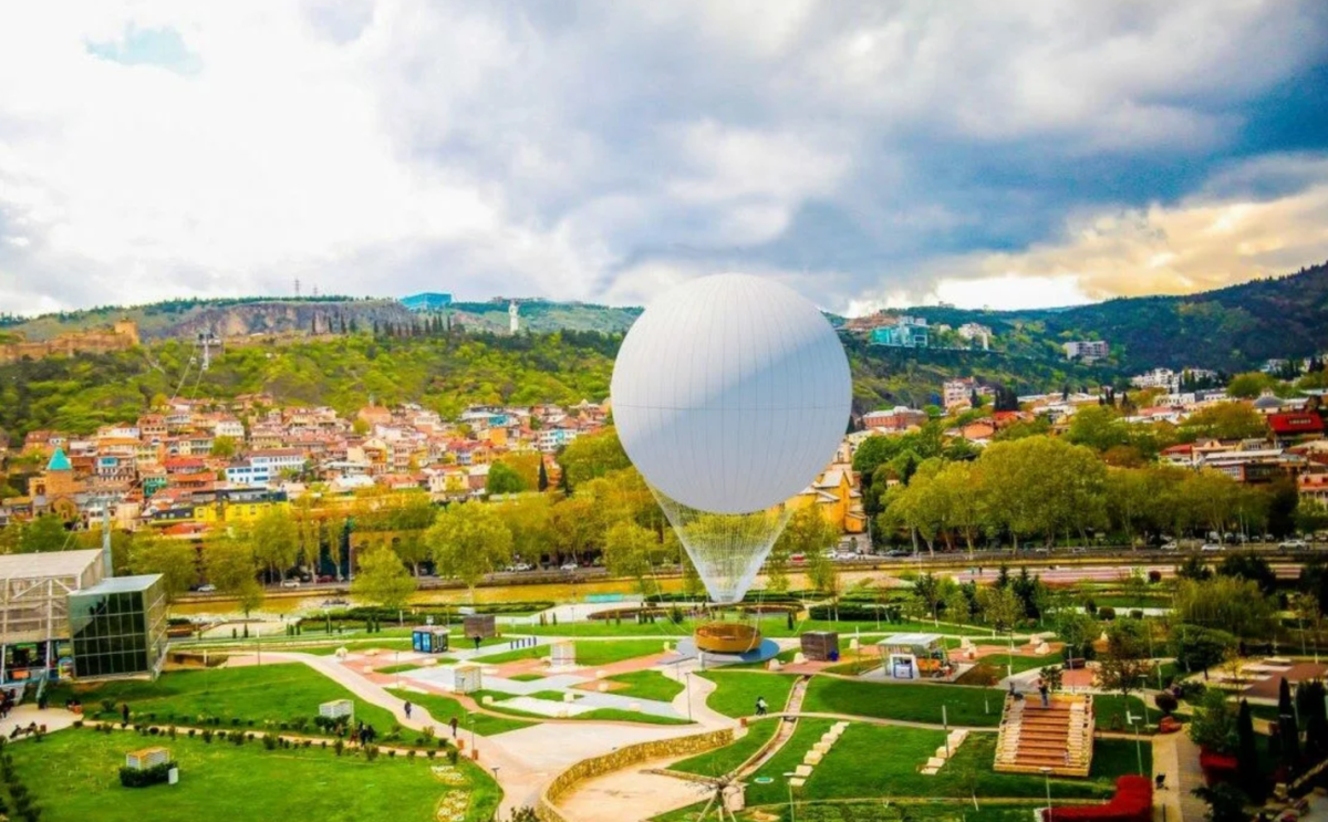 Воздушный шар Тбилиси парк Рике