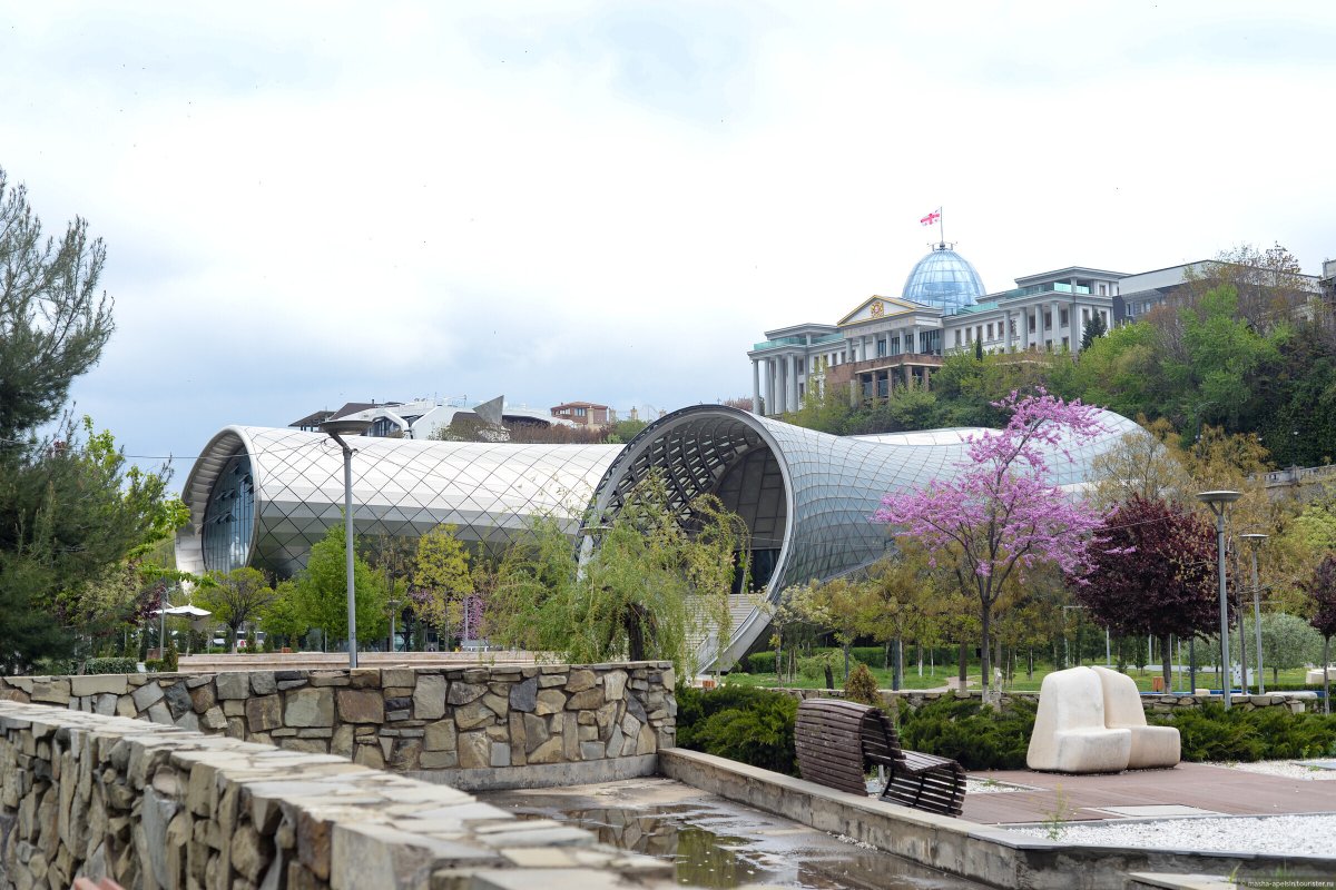 Парк Деда Эна в Тбилиси