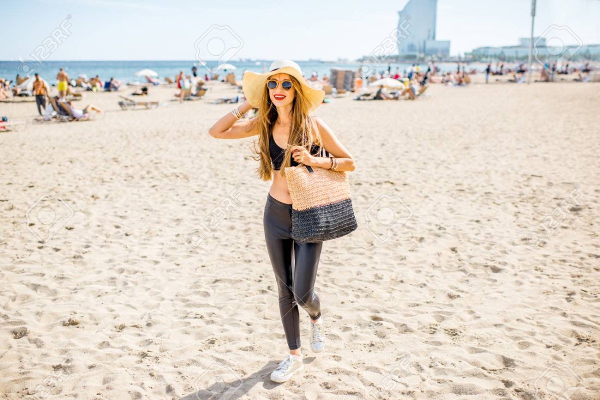 Женщины Барселоны на пляже