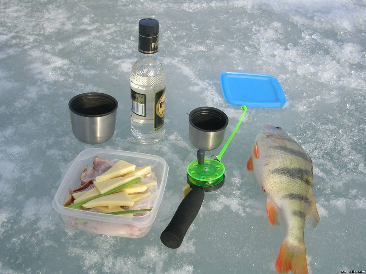 Зимняя рыбалка с водкой
