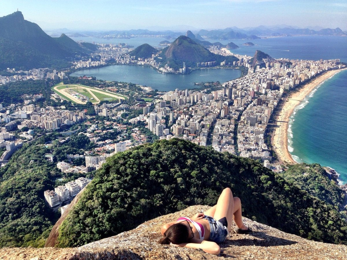 Блондинка на фоне Рио де Жанейро