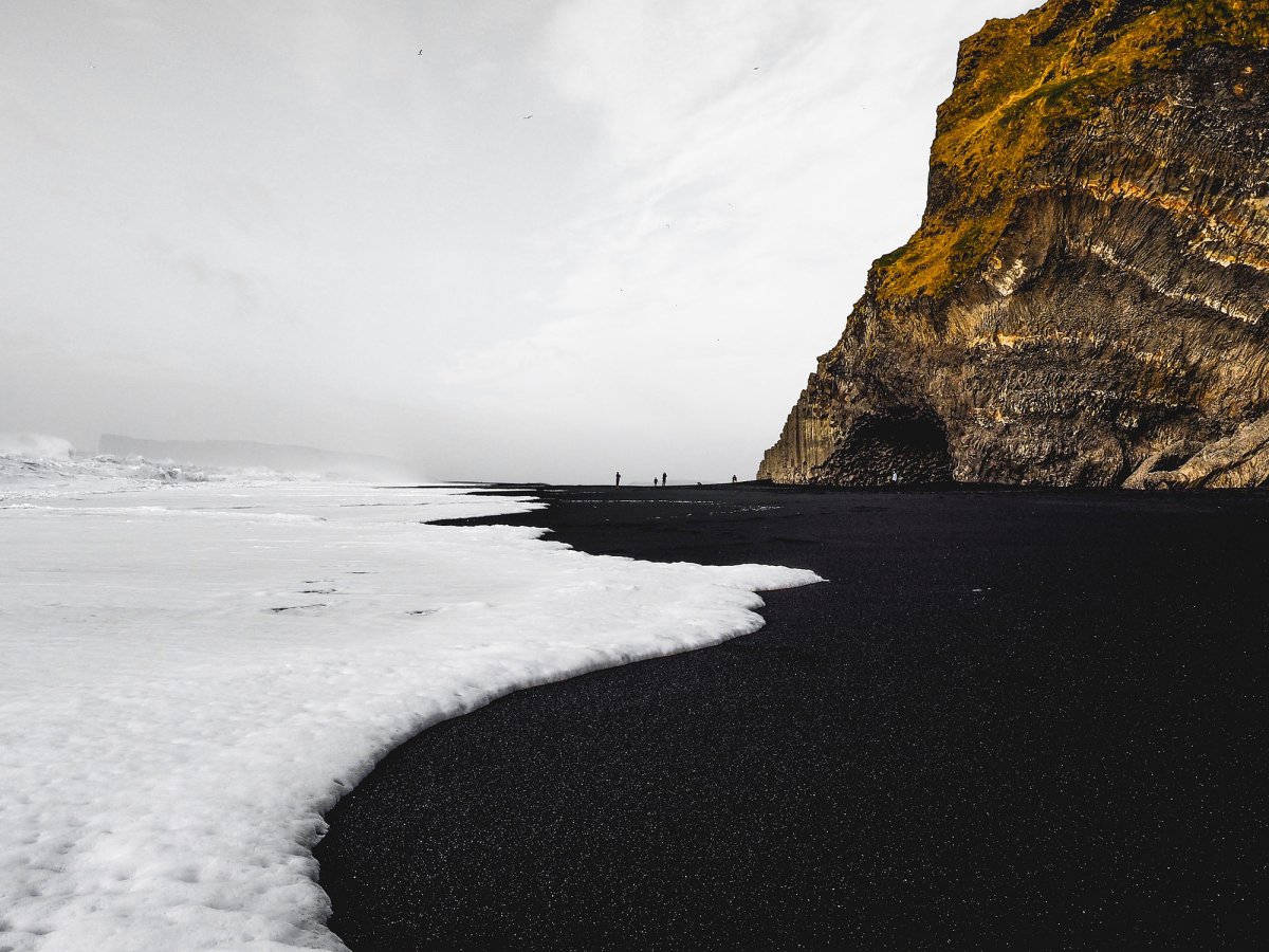 Сахалин пляж с черным песком
