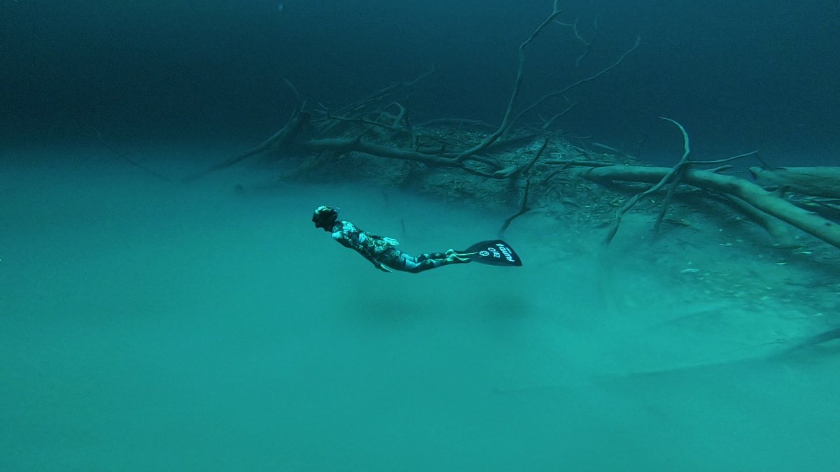 Подводная река в Сенот Ангелита Мексика