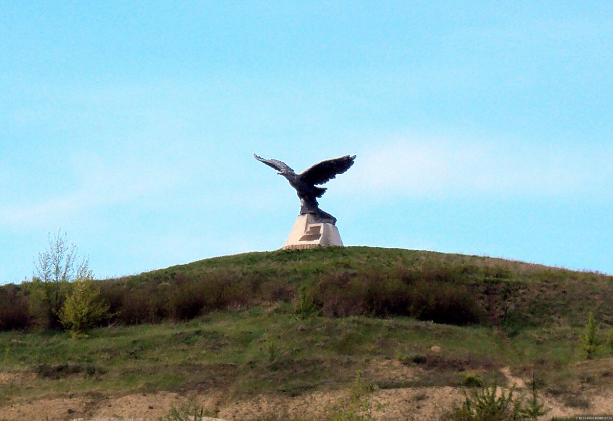 Орел Вешенская памятник