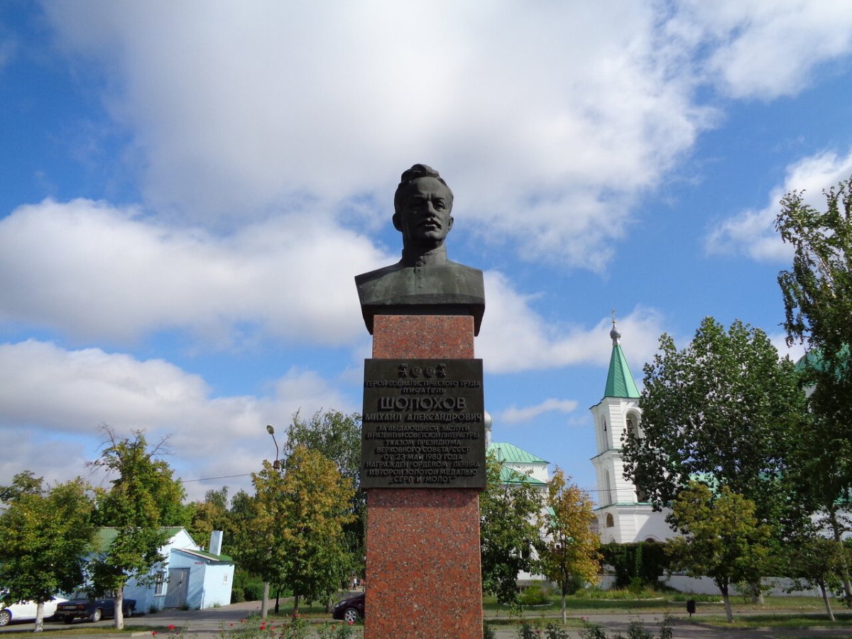 Памятник Шолохову в Вешенской