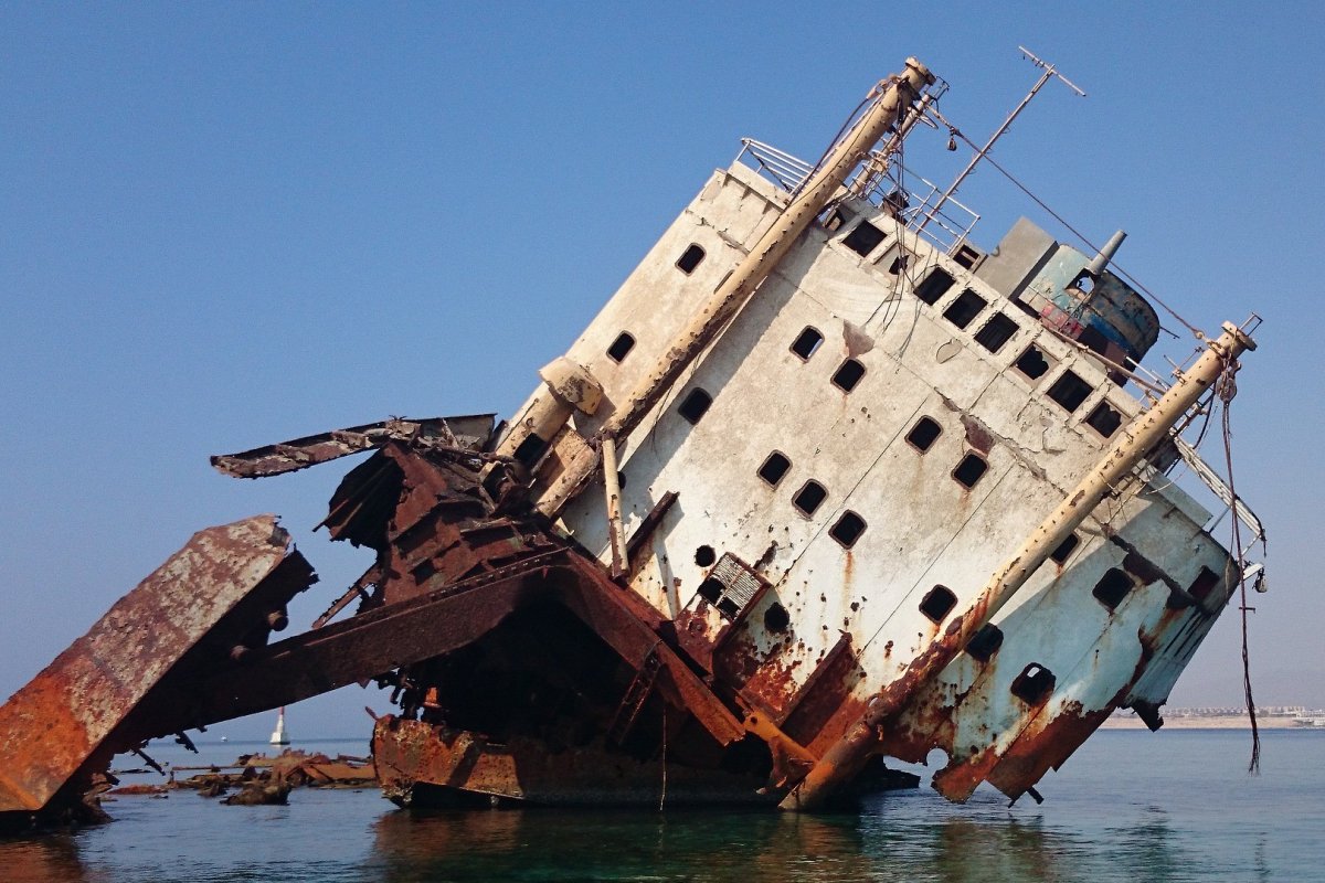 Остров тиран затонувший корабль