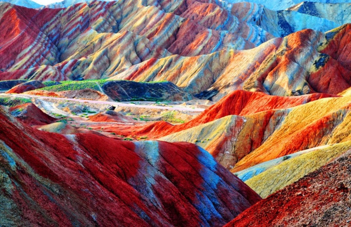 Цветные скалы Чжанъе Данксиа в провинции Ганьсу