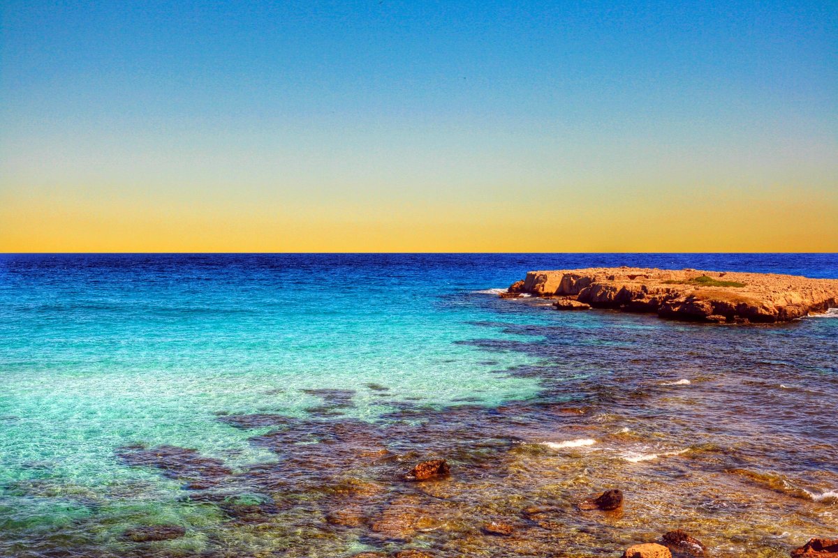 Море на Кипре вблизи высокое разрешение